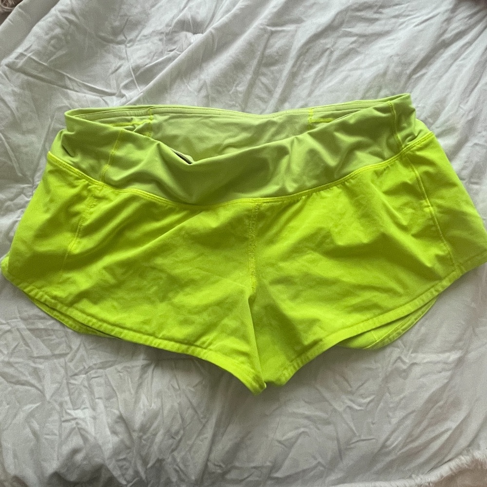 women's size 8 Lululemon speed up shorts 2.5"